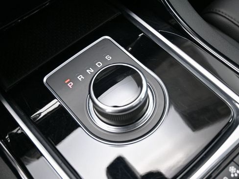 Used 2017 Jaguar XE Premium image 30