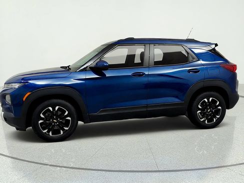Used 2021 Chevrolet TrailBlazer LT w/ Convenience Package FWD image 2
