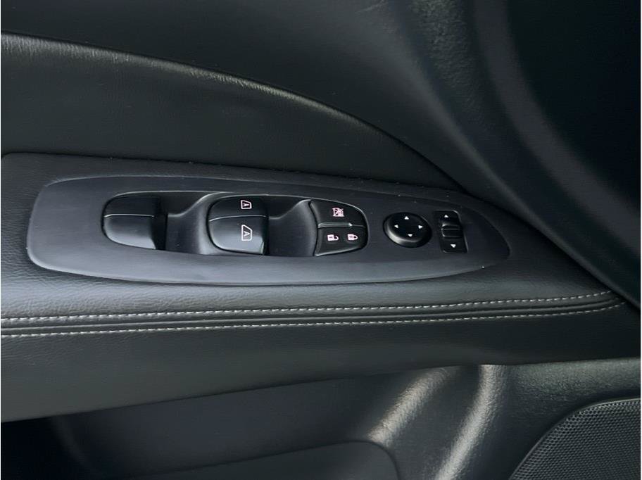 Used 2019 Nissan Pathfinder SV w/ SV Tech Package AWD/4WD image 19