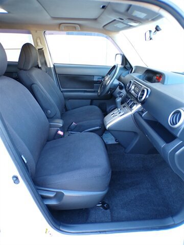 Used 2010 Scion xB FWD image 27