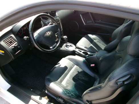 Used 2004 Hyundai Tiburon GT FWD image 14