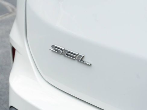 Used 2022 Ford Edge SEL w/ Convenience Package AWD/4WD image 13