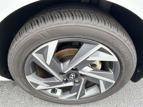 Certified 2025 Hyundai Elantra Sport image 19