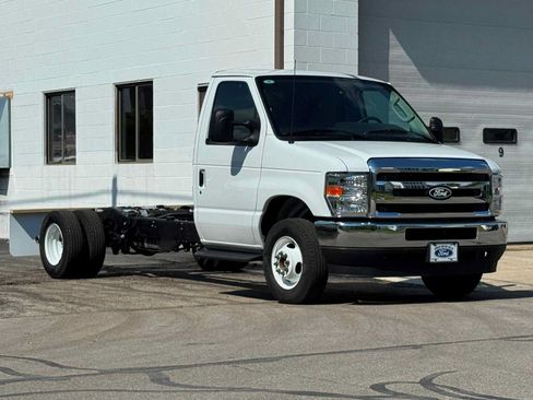 Used 2027 Ford E-350 and Econoline 350 Super Duty w/ Power Equipment Group RWD image 2