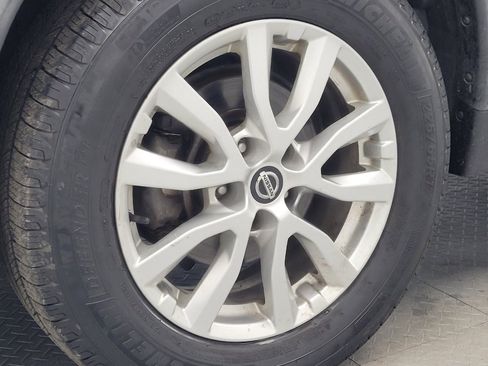 Used 2018 Nissan Rogue SV image 31