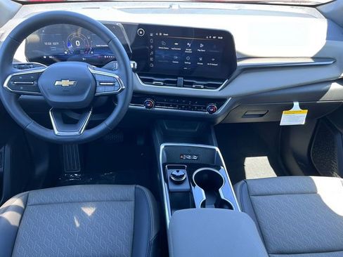 New 2026 Chevrolet Equinox LT w/ Convenience Package II FWD image 2