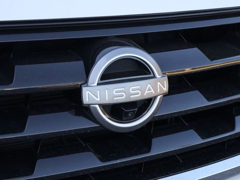 Used 2024 Nissan Armada SL w/ Captain's Chairs Package AWD/4WD image 2