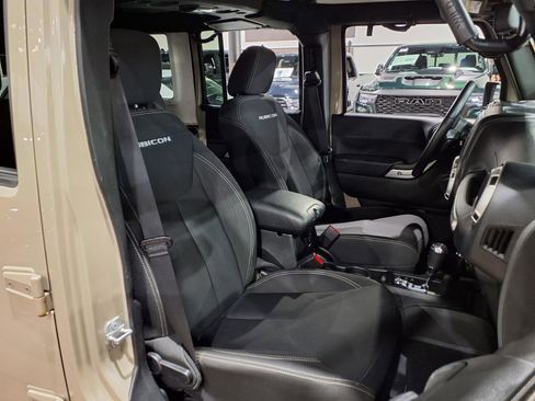 Used 2017 Jeep Wrangler Unlimited Rubicon w/ Connectivity Group AWD/4WD image 23