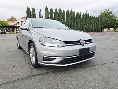 Used 2018 Volkswagen Golf SE image 1
