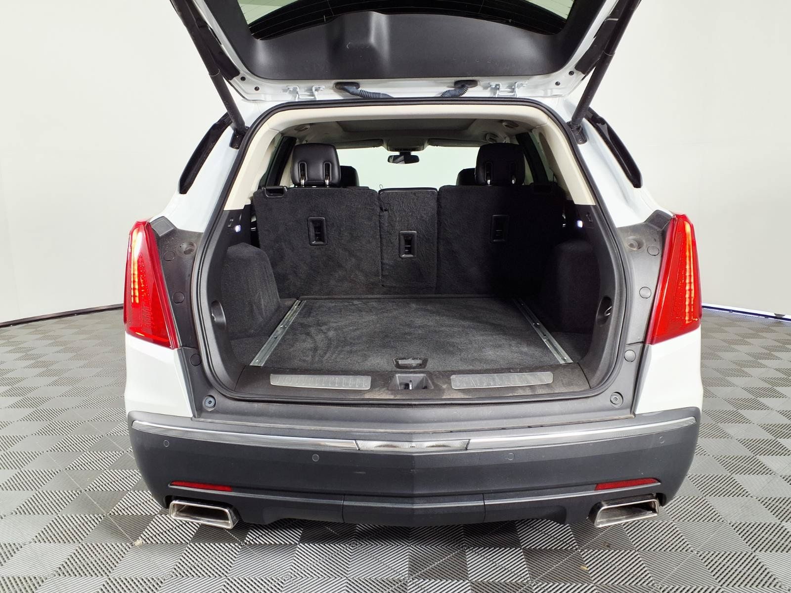 Used 2017 Cadillac XT5 Luxury FWD image 8