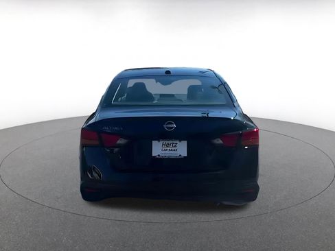 Used 2025 Nissan Altima 2.5 SV image 10