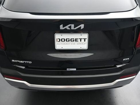 Used 2024 Kia Sorento S image 12