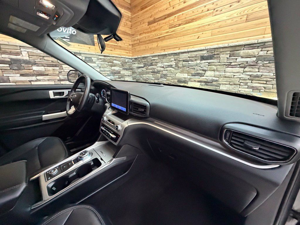 Used 2020 Ford Explorer XLT w/ Equipment Group 202A AWD/4WD image 26