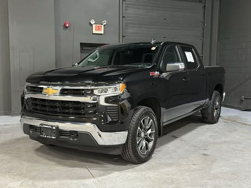 Used 2023 Chevrolet Silverado 1500 LT w/ Z71 Off-Road Package AWD/4WD image 3