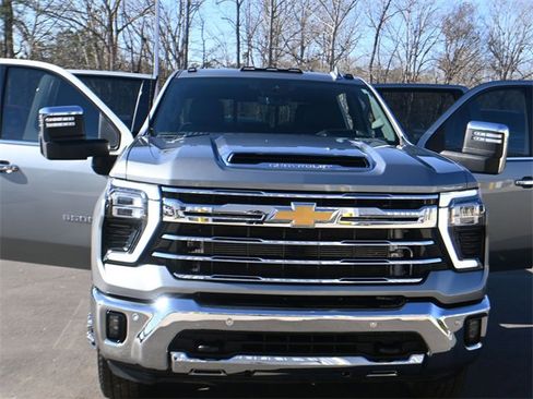 Used 2024 Chevrolet Silverado 3500 LTZ w/ LTZ Convenience Package image 21