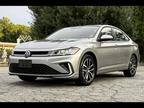 Used 2025 Volkswagen Jetta SE image 6