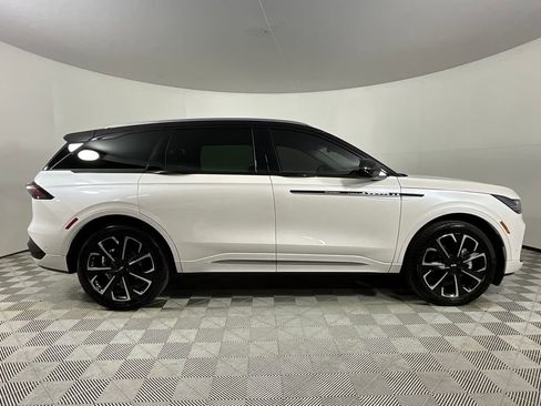 Used 2024 Lincoln Nautilus Reserve image 5