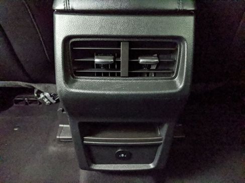 Certified 2024 Ford Edge SE image 19