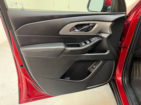 Used 2023 Chevrolet Traverse LT image 14