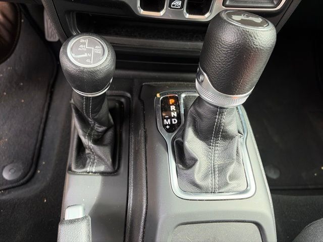 Used 2024 Jeep Wrangler Unlimited Sahara AWD/4WD image 9