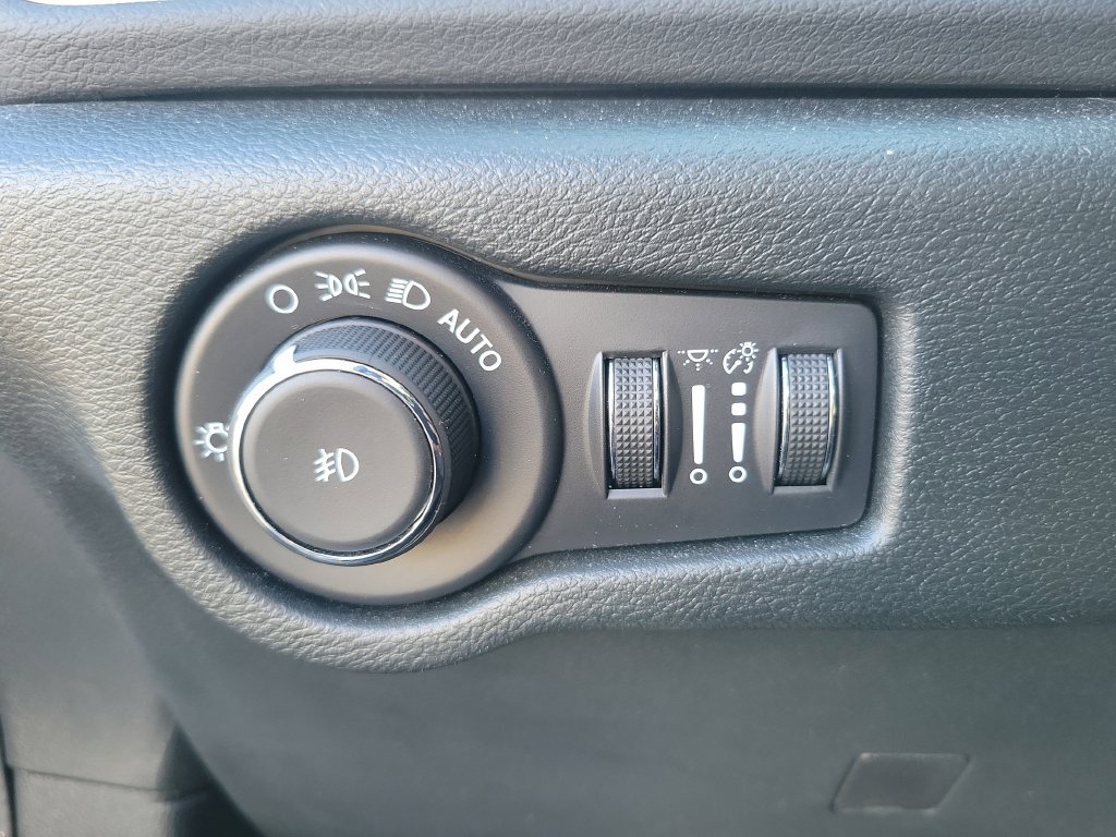 Used 2026 Chrysler Pacifica Select FWD image 28