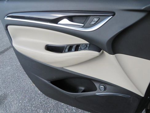 Used 2020 Buick Enclave Essence image 28