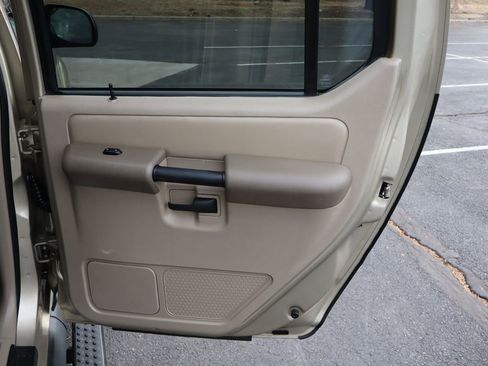 Used 2003 Ford Explorer Sport Trac XLS image 25