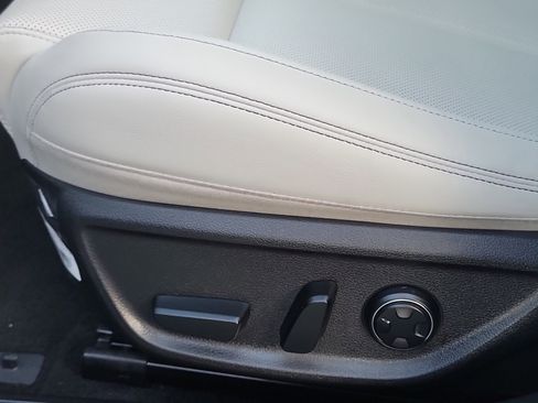 Certified 2025 Genesis G70 2.5T image 17