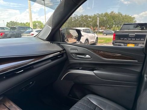 Used 2022 Cadillac Escalade Sport Platinum AWD/4WD image 28