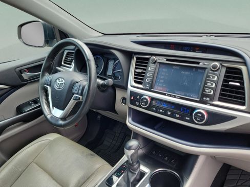 Used 2019 Toyota Highlander Limited Platinum AWD/4WD image 19