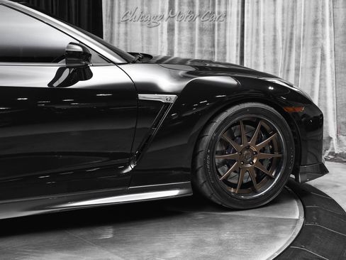 Used 2017 Nissan GT-R Premium w/ Premium Interior Package AWD/4WD image 36