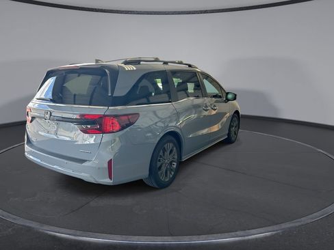Used 2025 Honda Odyssey Touring image 2