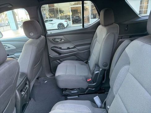 Certified 2023 Chevrolet Traverse LT image 9