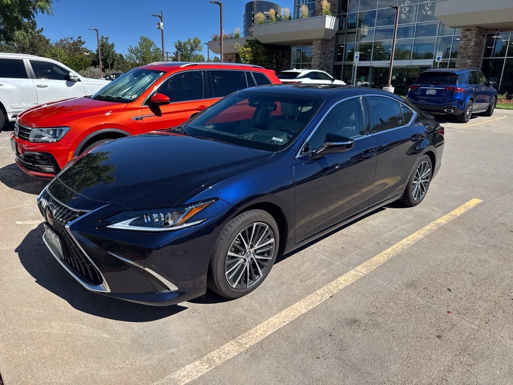 Used 2025 Lexus ES 300h w/ Premium Package FWD image 1