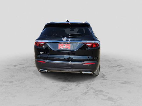 Used 2024 Buick Enclave Premium image 7