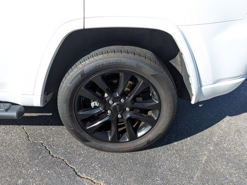 Used 2022 Jeep Grand Cherokee Laredo X image 31