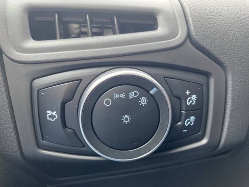 Used 2015 Ford Focus SE w/ Reverse Sensing Package FWD image 31