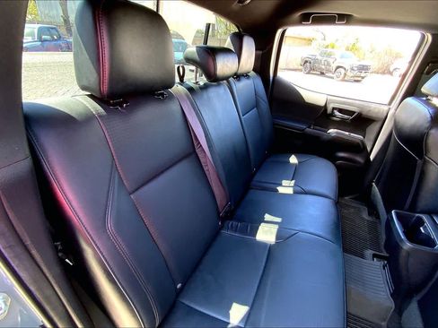 Used 2022 Toyota Tacoma TRD Off-Road w/ TRD Premium Off Road Package image 19