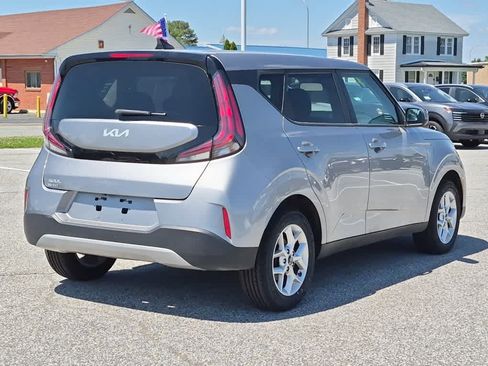 Used 2024 Kia Soul LX w/ Option Group 015 FWD image 3