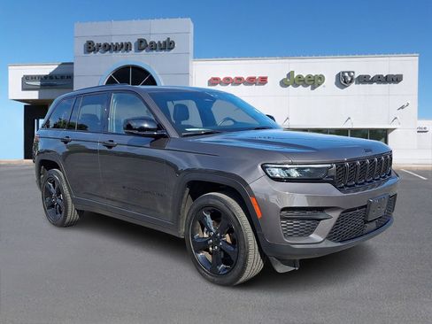 Used 2023 Jeep Grand Cherokee Altitude AWD/4WD image 1