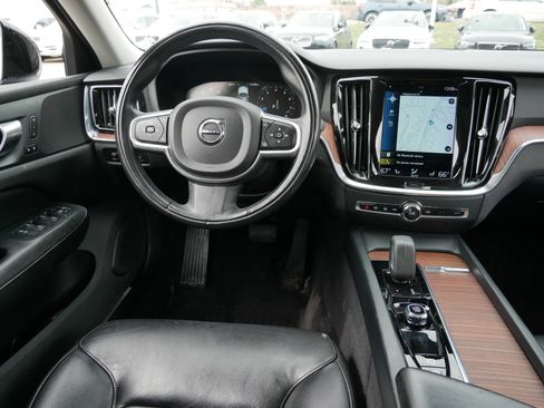 Used 2022 Volvo S60 B5 Momentum w/ Premium Package AWD/4WD image 11