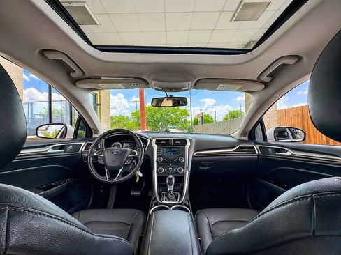 Used 2014 Ford Fusion SE w/ Equipment Group 202A FWD image 2