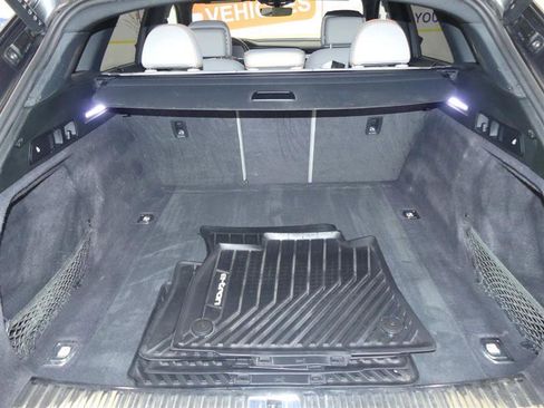 Used 2024 Audi Q8 e-tron Prestige image 35