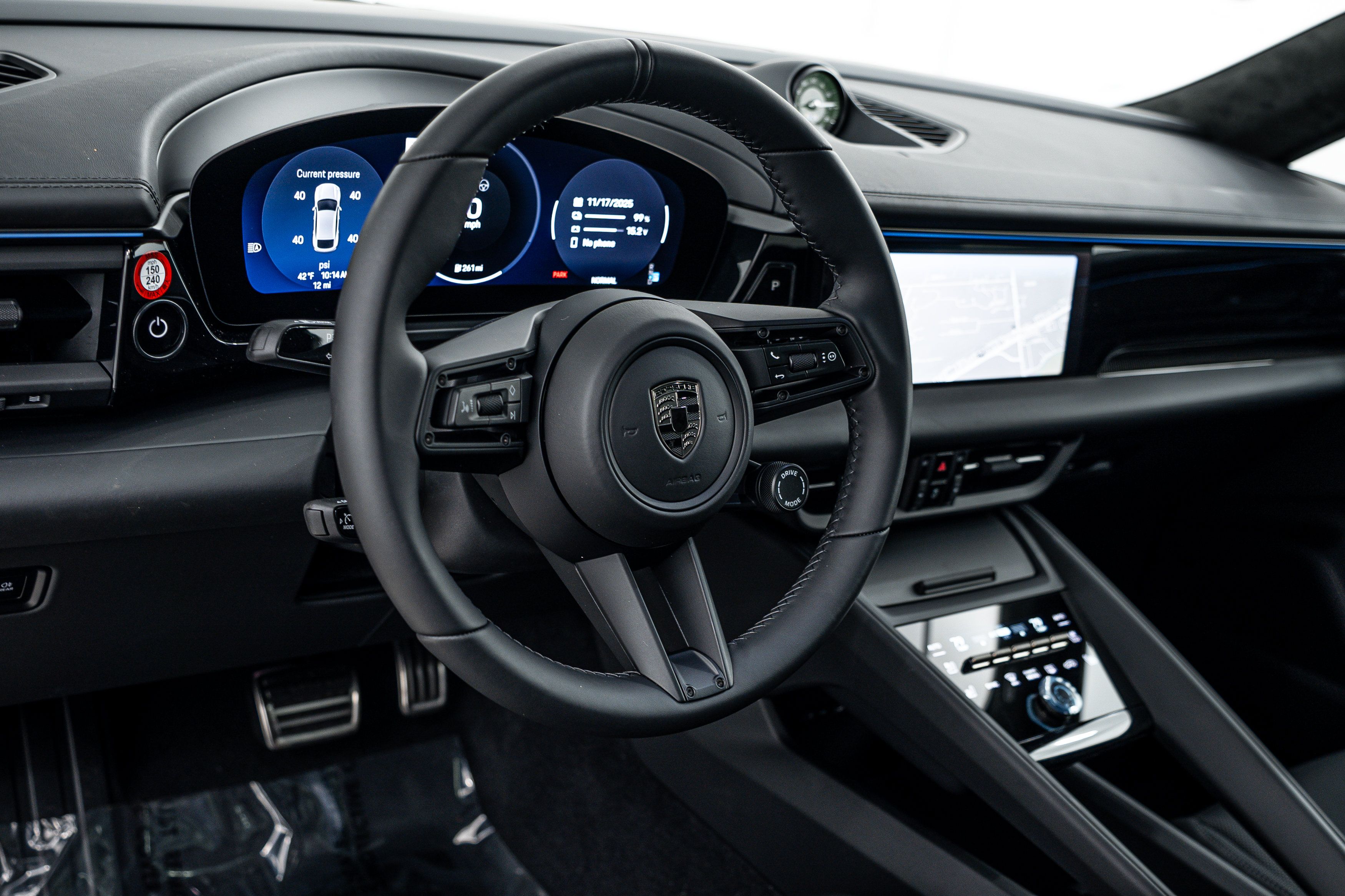Certified 2025 Porsche Macan Turbo Electric AWD/4WD image 13