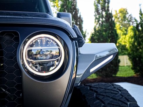 Used 2021 Jeep Gladiator Sport AWD/4WD image 6