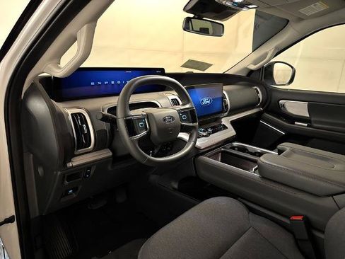 Certified 2025 Ford Expedition Active RWD image 4