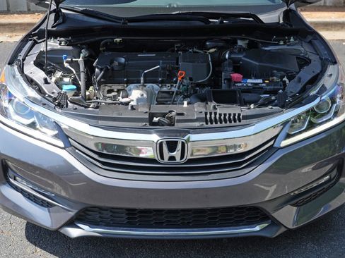 Used 2017 Honda Accord Sport image 7