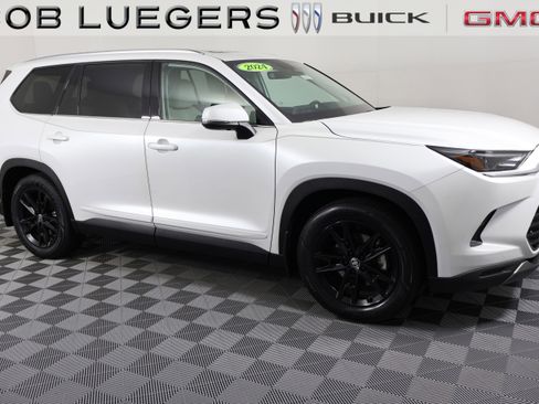Used 2024 Toyota Grand Highlander XLE image 2