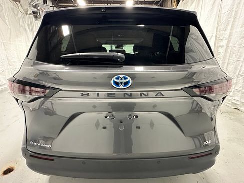 Used 2025 Toyota Sienna XLE w/ XLE Plus Package AWD/4WD image 6