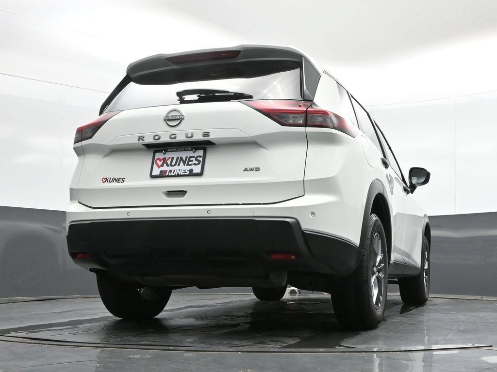 Used 2024 Nissan Rogue S AWD/4WD image 42